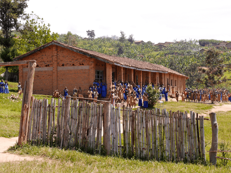 Fondation-Rwamiheto-Remerciements-Groupe-enfants-ecole